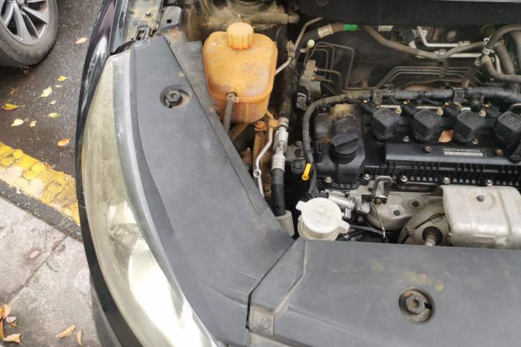 Used Dongfeng Fengon 580 2016 1.5T Manual Luxury Edition Engine Bay Right