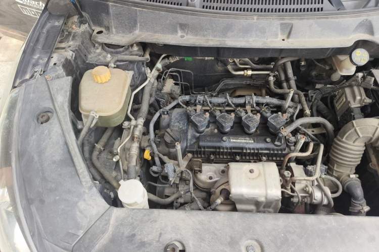 Used Dongfeng Fengon 580 2016 1.5T Manual Luxury Edition Engine Bay Right