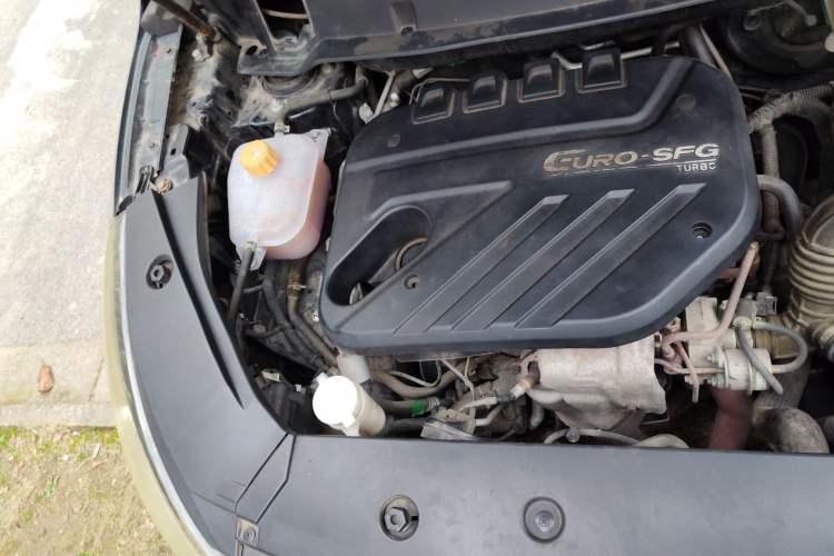 Used Dongfeng Fengon 580 2016 1.5T Manual Luxury Edition Engine Bay Right