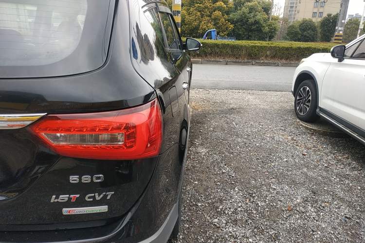 Used Dongfeng Fengon 580 2016 Revised Version 1.5T CVT Luxury Edition Exterior 3