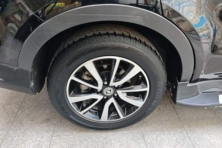 Used Dongfeng Fengon 580 2016 Revised Version 1.5T CVT Luxury Edition Exterior 5