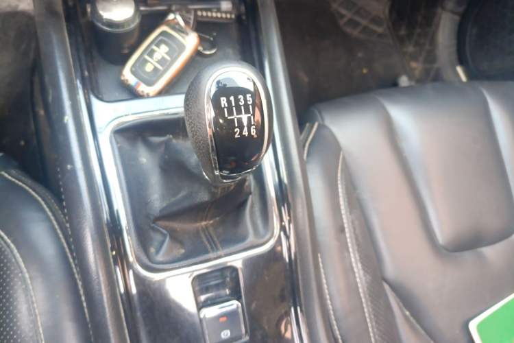 Used Dongfeng Fengon 580 2016 1.5T Manual Luxury Edition Gear Lever