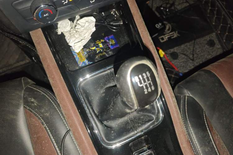 Used Dongfeng Fengon 580 2016 1.5T Manual Luxury Edition Gear Lever