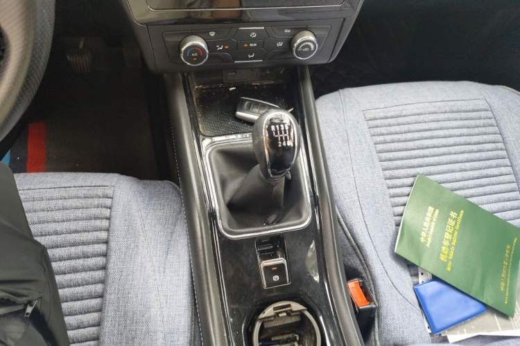 Used Dongfeng Fengon 580 2016 1.5T Manual Luxury Edition Gear Lever