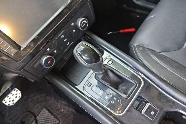Used Dongfeng Fengon 580 2016 Revised Version 1.5T CVT Comfort Edition Gear Lever
