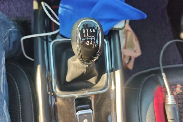 Used Dongfeng Fengon 580 2016 1.5T Manual Luxury Edition Gear Lever