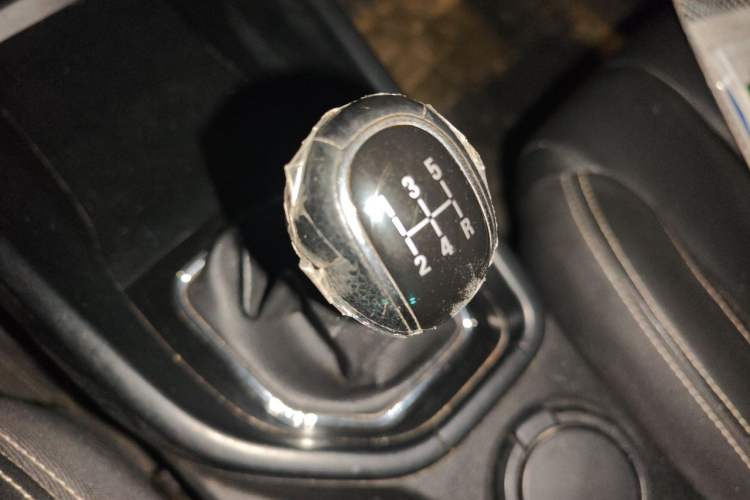 Used Dongfeng Fengon 580 2016 1.8L Manual Comfort Model Gear Lever