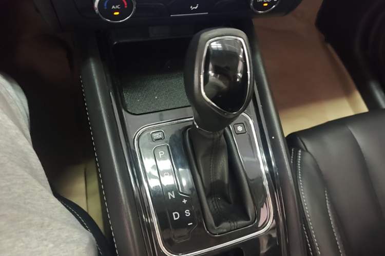 Used Dongfeng Fengon 580 2016 Revised Version 1.5T CVT Comfort Edition Gear Lever