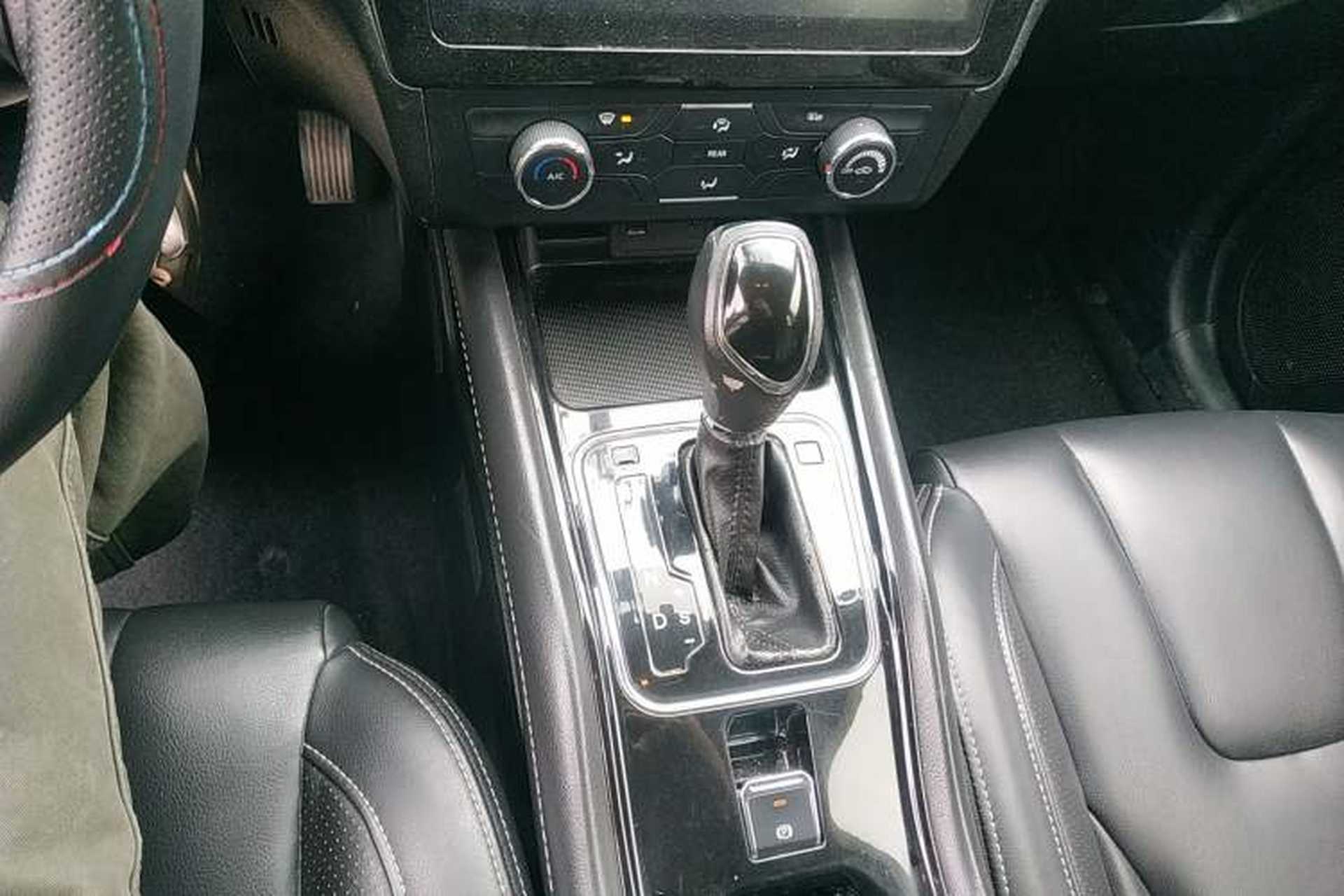Used Dongfeng Fengon 580 2016 Revised Version 1.5T CVT Luxury Edition Gear Lever