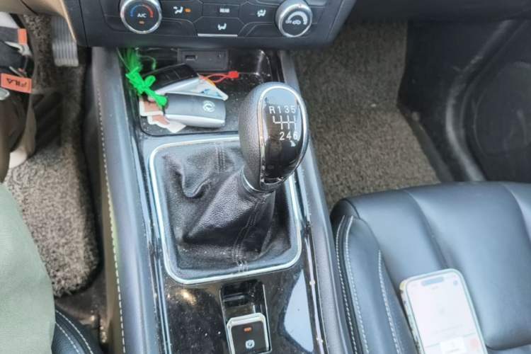 Used Dongfeng Fengon 580 2016 1.5T Manual Luxury Edition Gear Lever