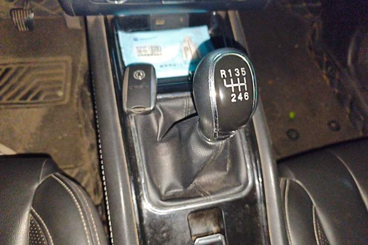 Used Dongfeng Fengon 580 2016 1.5T Manual Luxury Edition Gear Lever