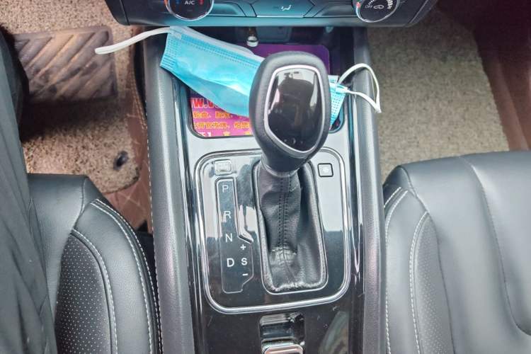 Used Dongfeng Fengon 580 2016 1.5T CVT Luxury Model Gear Lever
