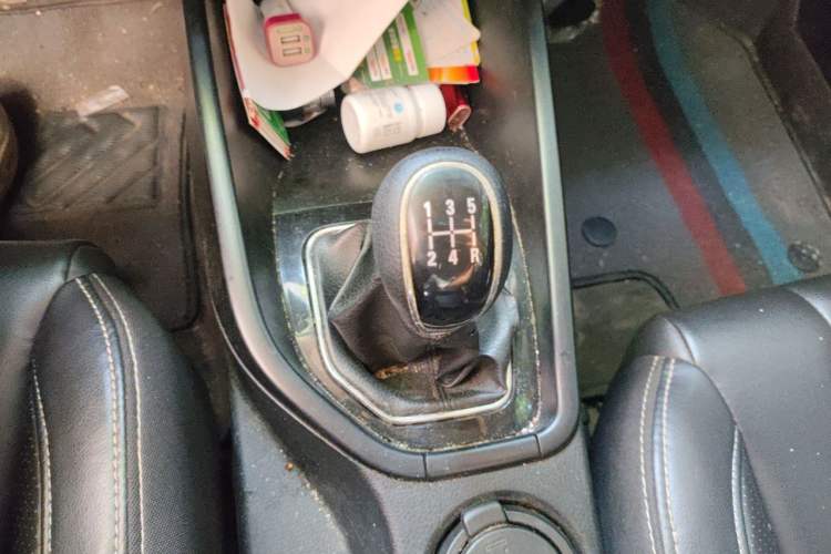 Used Dongfeng Fengon 580 2016 1.8L Manual Comfort Model Gear Lever