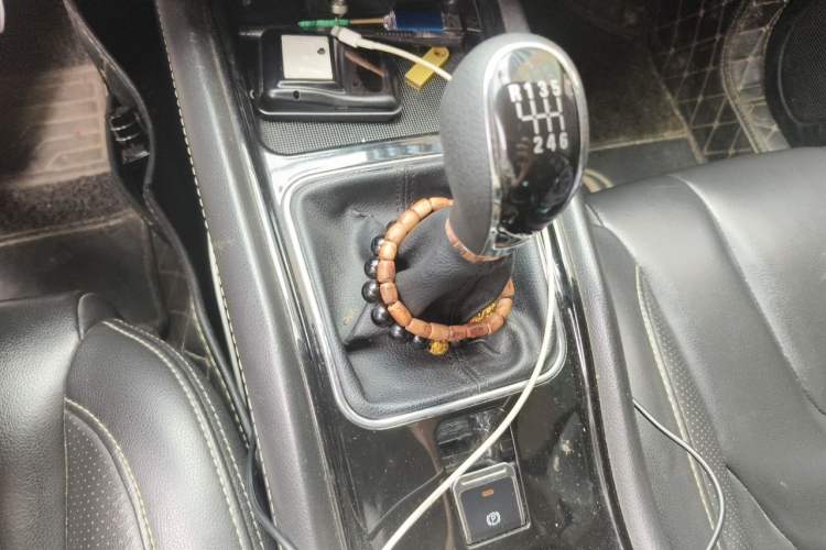 Used Dongfeng Fengon 580 2016 1.5T Manual Luxury Edition Gear Lever
