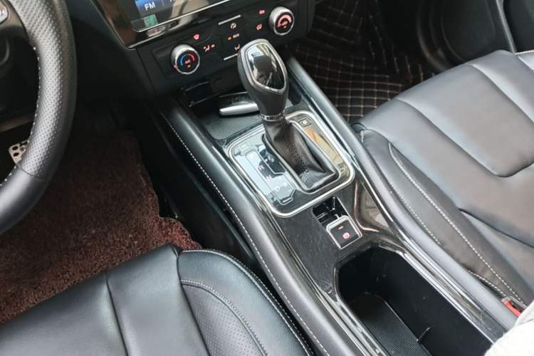Used Dongfeng Fengon 580 2016 Revised Version 1.5T CVT Luxury Edition Gear Lever