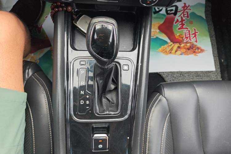 Used Dongfeng Fengon 580 2016 Revised Version 1.5T CVT Luxury Edition Gear Lever