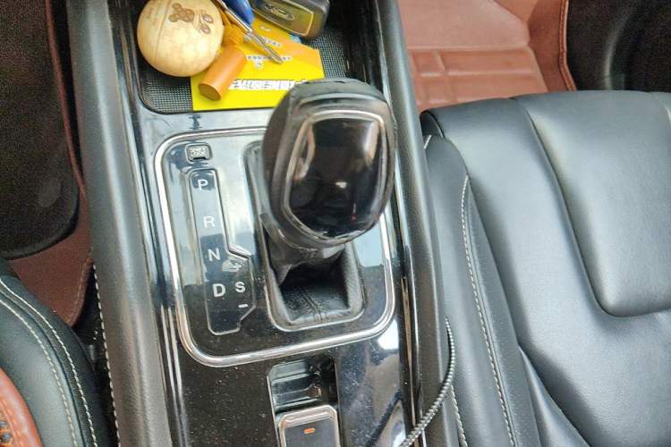Used Dongfeng Fengon 580 2016 Revised Version 1.5T CVT Luxury Edition Gear Lever