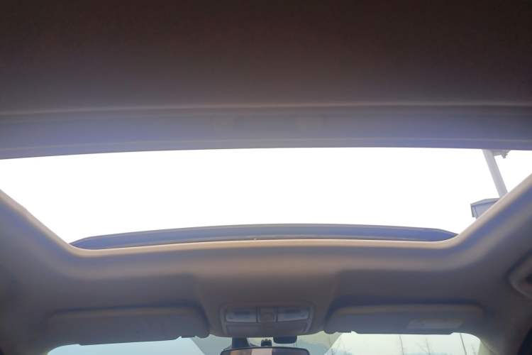 Used Dongfeng Fengon 580 2016 1.5T Manual Luxury Edition Headliner