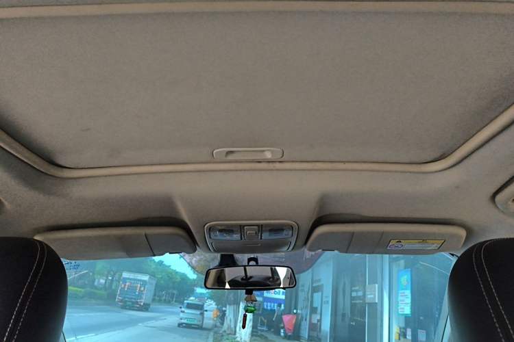 Used Dongfeng Fengon 580 2016 1.5T Manual Luxury Edition Headliner