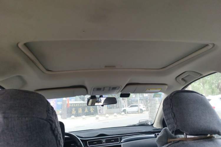 Used Dongfeng Fengon 580 2016 1.5T Manual Luxury Edition Headliner