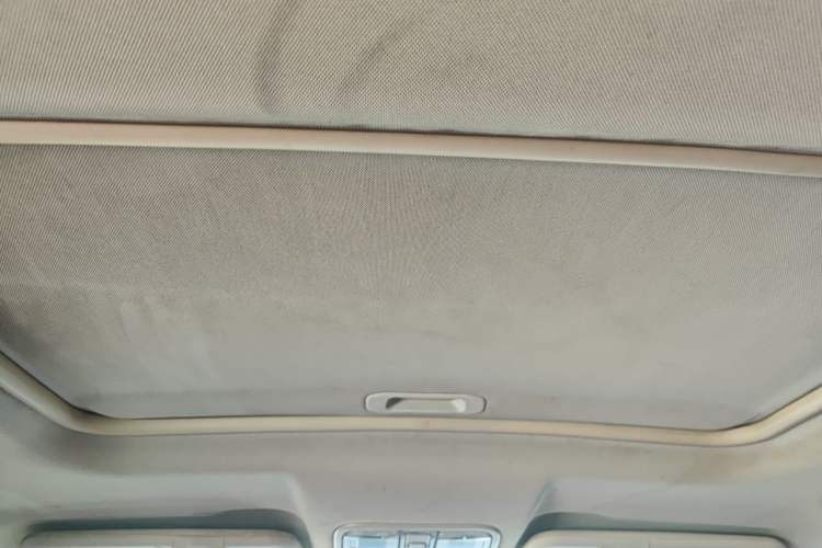 Used Dongfeng Fengon 580 2016 1.5T Manual Luxury Edition Headliner