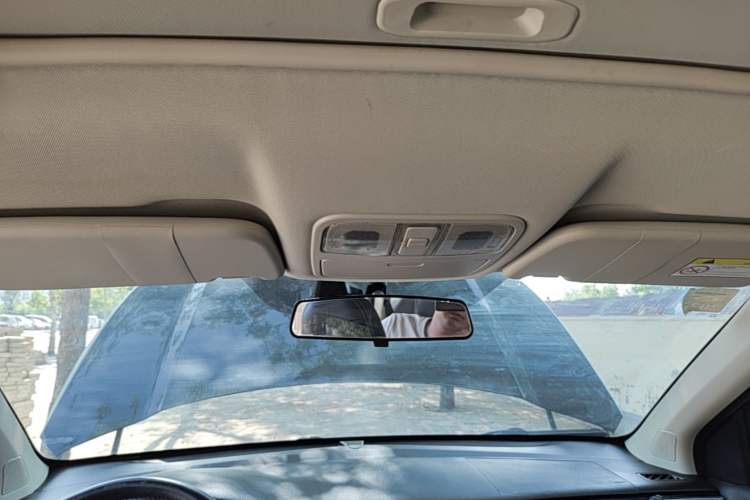 Used Dongfeng Fengon 580 2016 1.5T Manual Luxury Edition Headliner