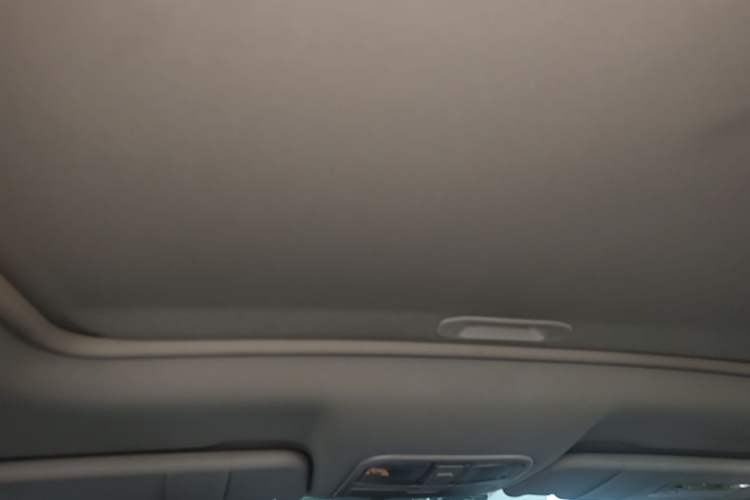 Used Dongfeng Fengon 580 2016 Revised Version 1.5T CVT Comfort Edition Headliner