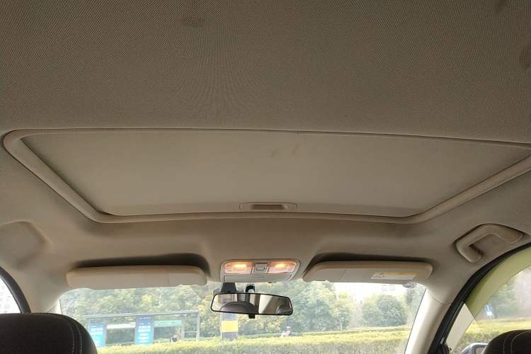Used Dongfeng Fengon 580 2016 Revised Version 1.5T CVT Luxury Edition Headliner