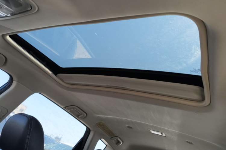Used Dongfeng Fengon 580 2016 1.5T Manual Luxury Edition Headliner