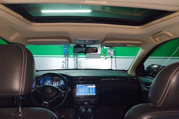 Used Dongfeng Fengon 580 2016 1.5T Manual Luxury Edition Headliner