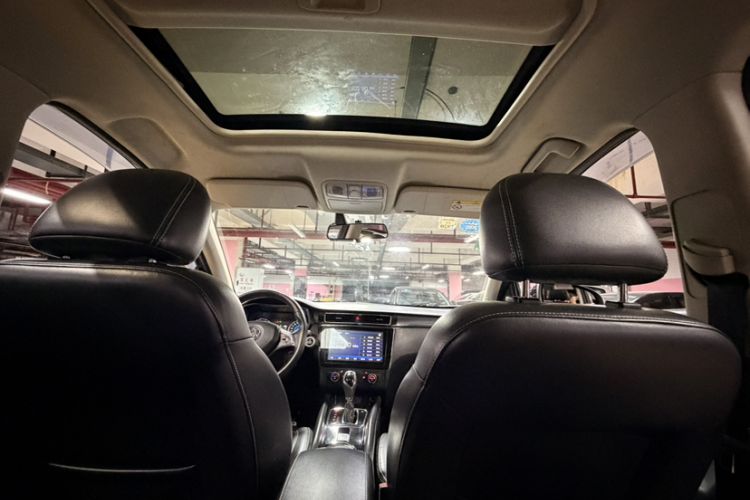 Used Dongfeng Fengon 580 2016 Revised Version 1.5T CVT Luxury Edition Headliner