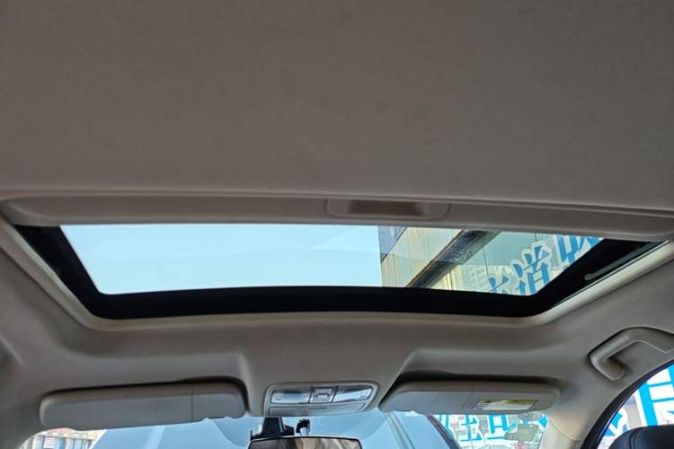 Used Dongfeng Fengon 580 2016 Revised Version 1.5T CVT Luxury Edition Headliner