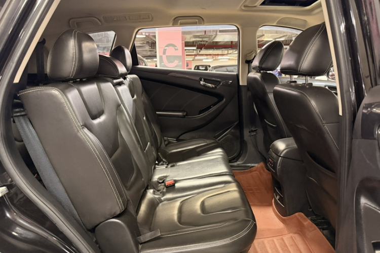 Used Dongfeng Fengon 580 2016 Revised Version 1.5T CVT Luxury Edition Interior 1