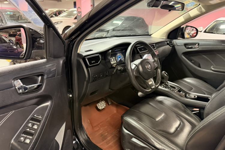 Used Dongfeng Fengon 580 2016 Revised Version 1.5T CVT Luxury Edition Interior 2
