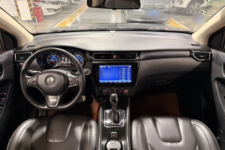 Used Dongfeng Fengon 580 2016 Revised Version 1.5T CVT Luxury Edition Interior 4