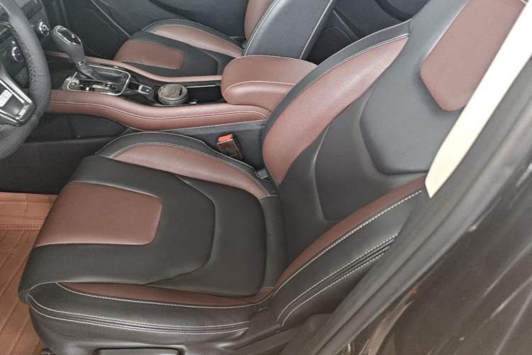 Used Dongfeng Fengon 580 2016 Revised Version 1.5T CVT Luxury Edition Left Front Seat