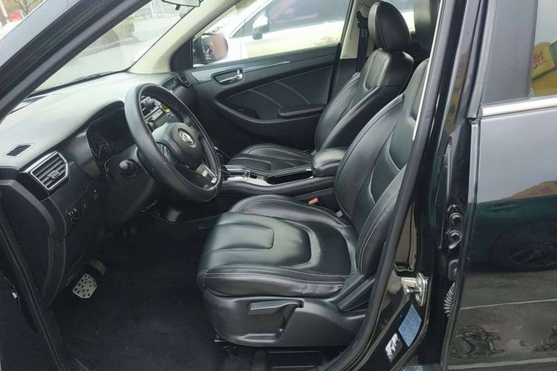 Used Dongfeng Fengon 580 2016 Revised Version 1.5T CVT Luxury Edition Left Front Seat