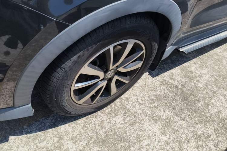 Used Dongfeng Fengon 580 2016 1.5T Manual Luxury Edition Left Front Wheel Hub