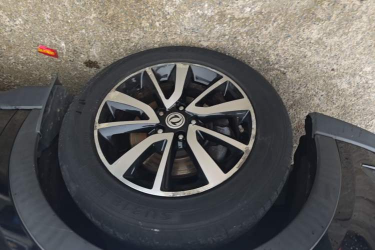 Used Dongfeng Fengon 580 2016 Revised Version 1.5T CVT Luxury Edition Left Front Wheel Hub