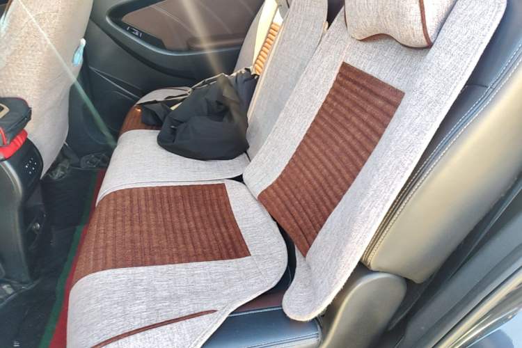 Used Dongfeng Fengon 580 2016 Revised Version 1.5T CVT Luxury Edition Left Rear Seat