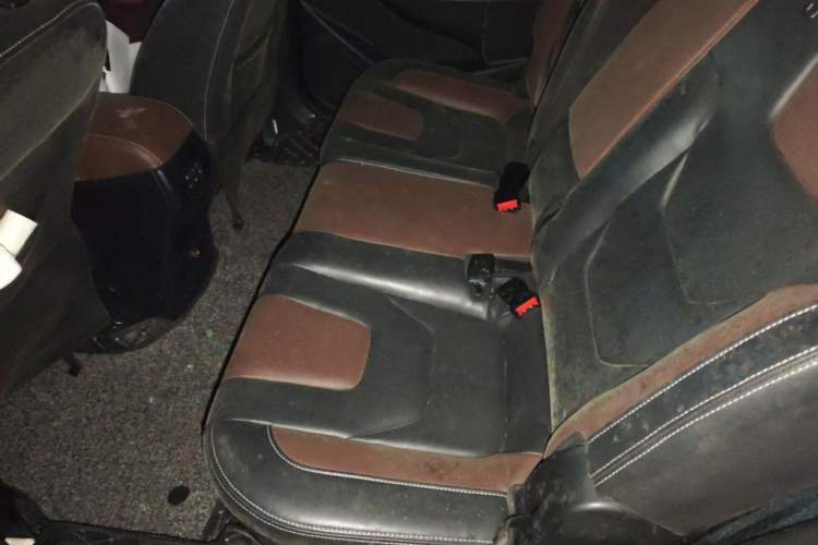 Used Dongfeng Fengon 580 2016 1.5T Manual Luxury Edition Left Rear Seat