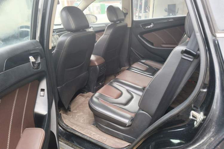 Used Dongfeng Fengon 580 2016 Revised Version 1.5T CVT Luxury Edition Left Rear Seat
