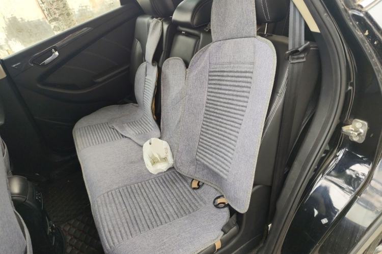 Used Dongfeng Fengon 580 2016 1.5T Manual Luxury Edition Left Rear Seat