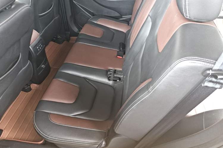 Used Dongfeng Fengon 580 2016 Revised Version 1.5T CVT Luxury Edition Left Rear Seat