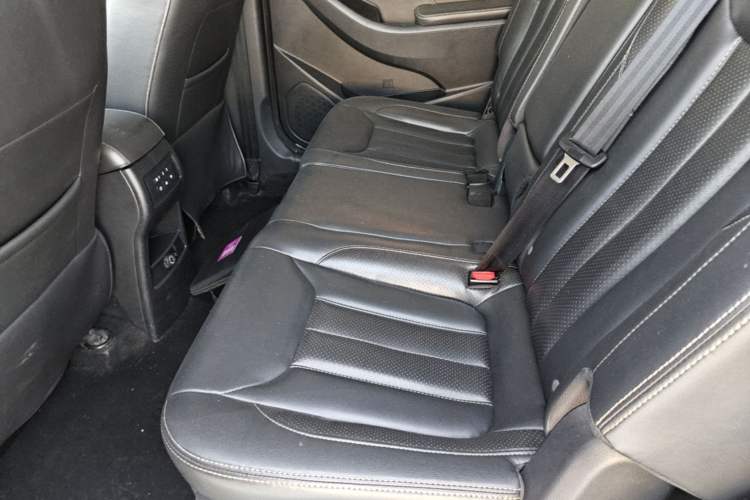 Used Dongfeng Fengon 580 2016 Revised Version 1.5T CVT Comfort Edition Left Rear Seat