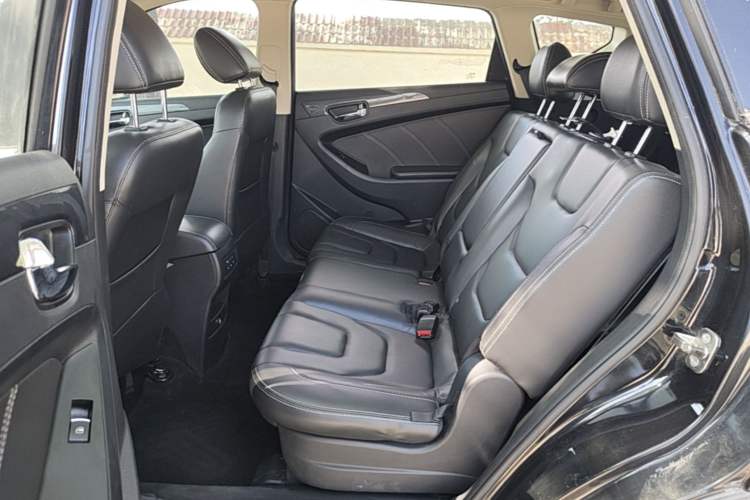 Used Dongfeng Fengon 580 2016 1.5T Manual Luxury Edition Left Rear Seat