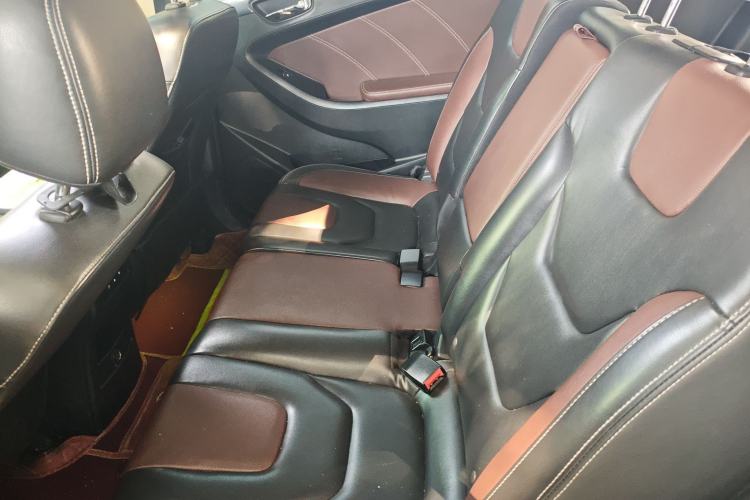 Used Dongfeng Fengon 580 2016 1.5T Manual Luxury Edition Left Rear Seat
