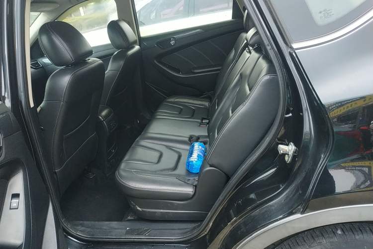 Used Dongfeng Fengon 580 2016 Revised Version 1.5T CVT Luxury Edition Left Rear Seat