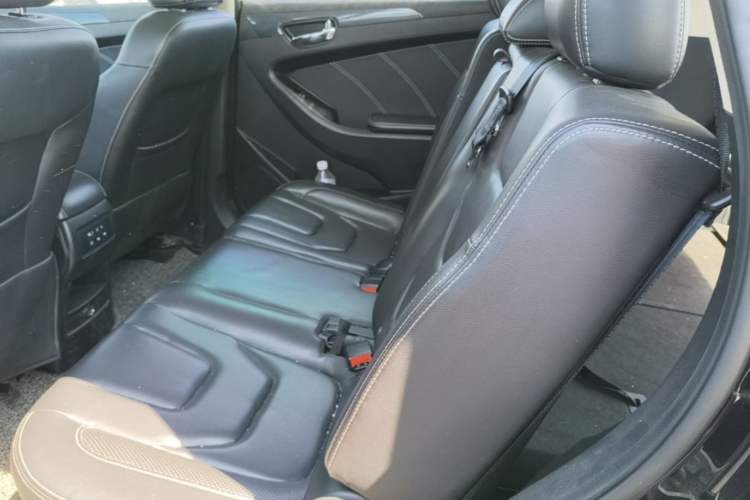 Used Dongfeng Fengon 580 2016 1.5T Manual Luxury Edition Left Rear Seat