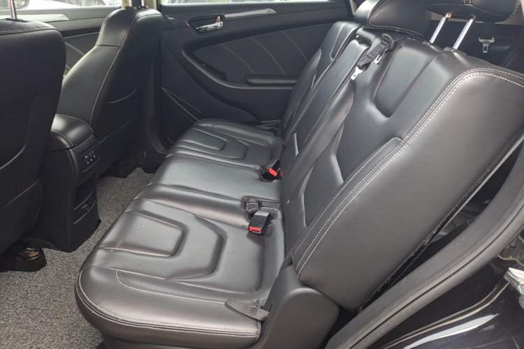 Used Dongfeng Fengon 580 2016 Revised Version 1.5T CVT Luxury Edition Left Rear Seat